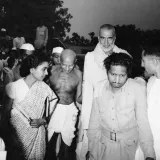 Mahatma Gandhi (left) and independence leader Khan Abdul Ghafar Khan (right) arrive at a meeting where it was decided to partition the country (Homai Vyarawalla)